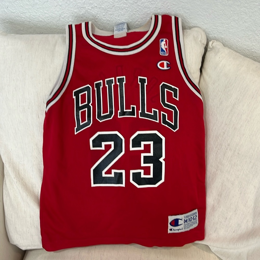 Vintage Champion Chicago Bulls #23 Michael Jordan Jersey. Youth Medium 10-12.